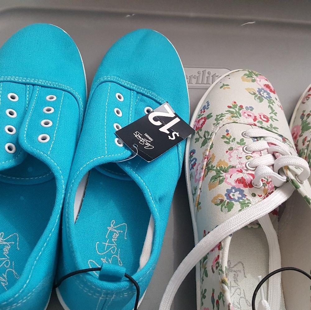 2 pair of size 9 women's shoes